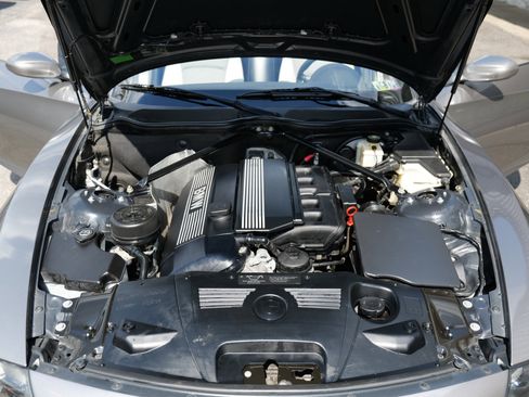 Used 2004 BMW Z4 2.5i image 42