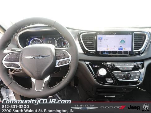New 2026 Chrysler Voyager LX FWD image 11
