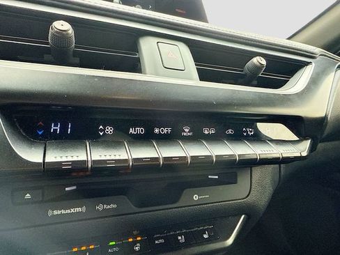 Used 2019 Lexus UX 200 w/ Premium Package image 16