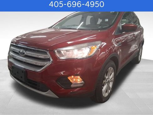 Used 2018 Ford Escape SE image 1