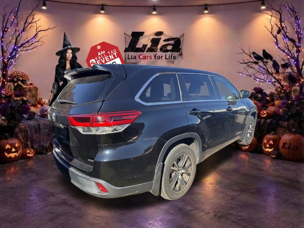 Used 2018 Toyota Highlander LE AWD/4WD image 5