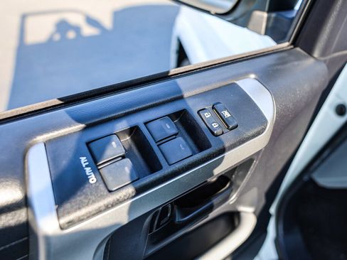 Used 2012 Toyota 4Runner SR5 w/ Convenience Pkg image 10