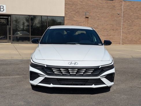Used 2025 Hyundai Elantra Sport image 6