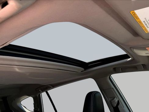 Used 2018 Toyota RAV4 Limited FWD image 29