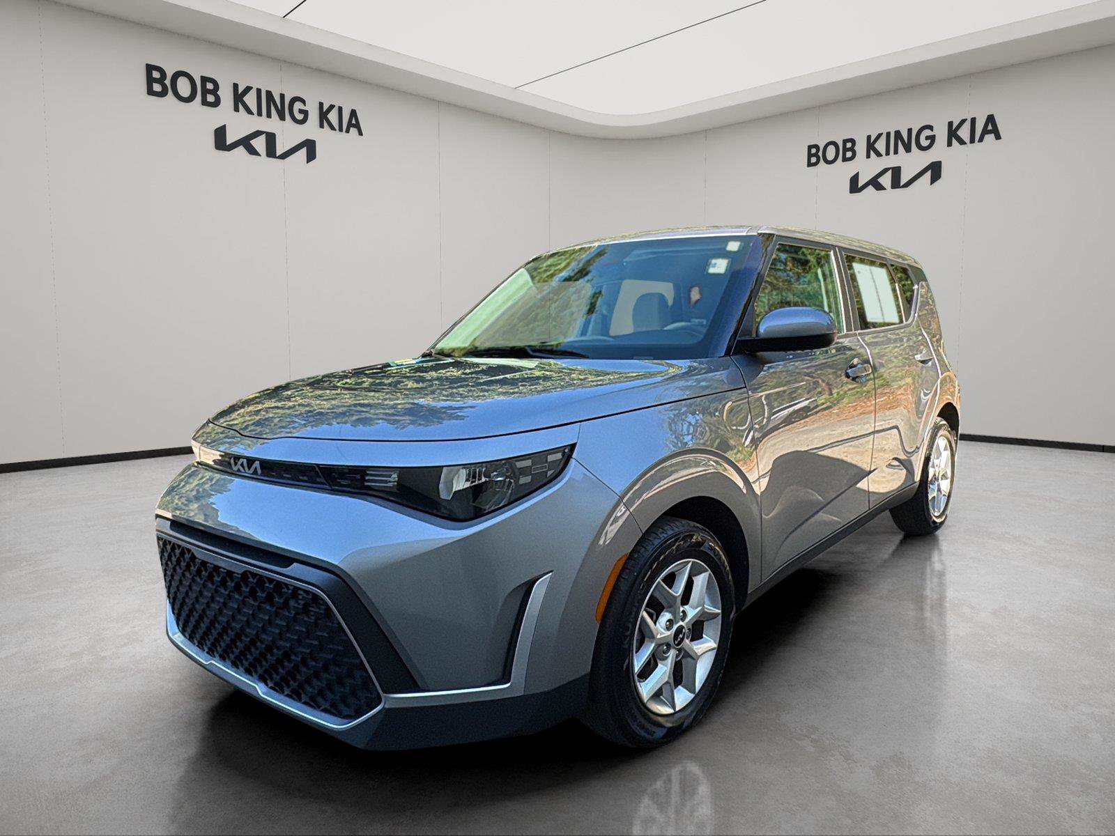 Used 2025 Kia Soul LX w/ LX Technology Package FWD image 1