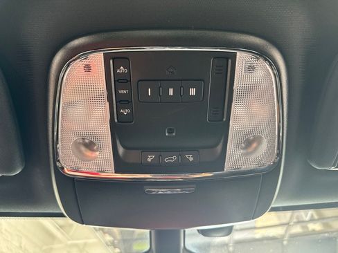 Used 2021 Jeep Grand Cherokee Trailhawk w/ Premium Lighting Group AWD/4WD image 30