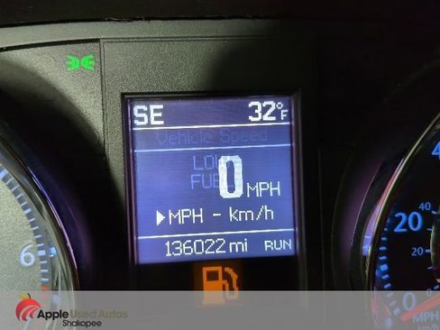 Used 2014 Chrysler Town & Country Touring-L w/ Driver Convenience Group image 16