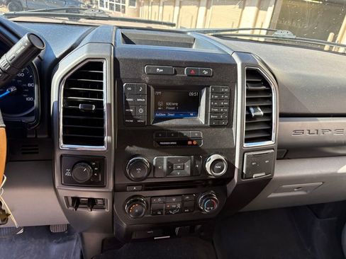 Used 2017 Ford F250 XLT w/ FX4 Off-Road Package image 19