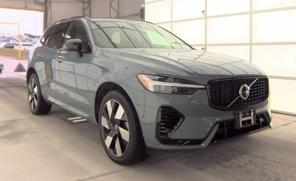 Used 2024 Volvo XC60 T8 Ultimate w/ Climate Package AWD/4WD image 1
