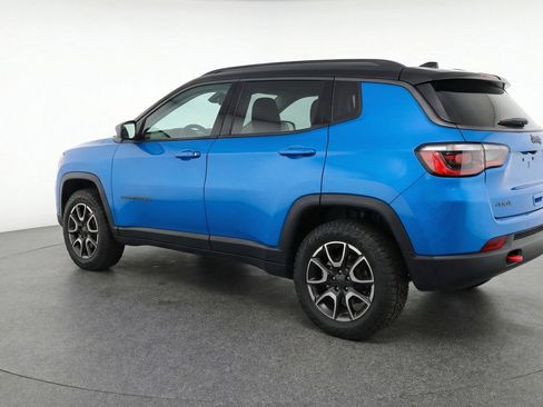 Used 2025 Jeep Compass Trailhawk AWD/4WD image 6