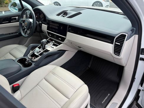 Used 2023 Porsche Cayenne AWD/4WD image 20