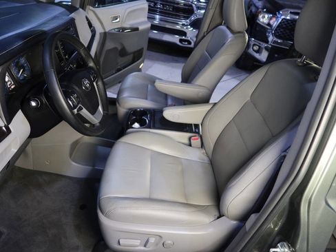 Used 2018 Toyota Sienna XLE w/ Protection Package image 20