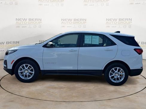 Used 2024 Chevrolet Equinox LS AWD/4WD image 2