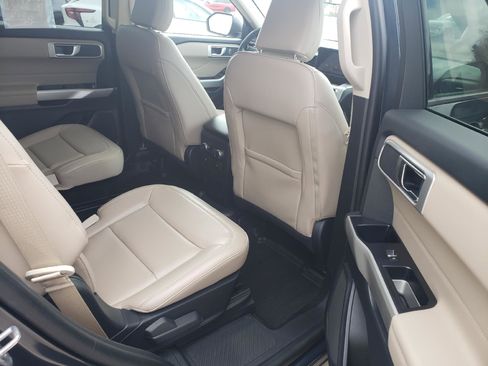 Used 2022 Ford Explorer XLT w/ Equipment Group 202A image 11