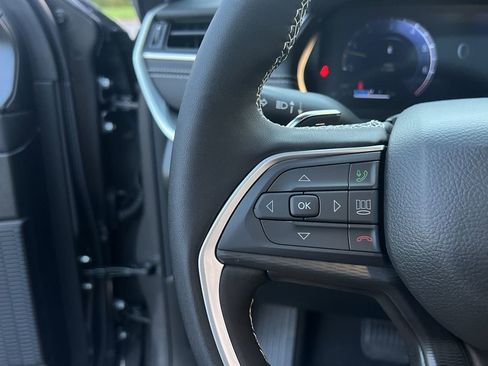 New 2025 Jeep Grand Cherokee Laredo X w/ Luxury Tech Group I image 33