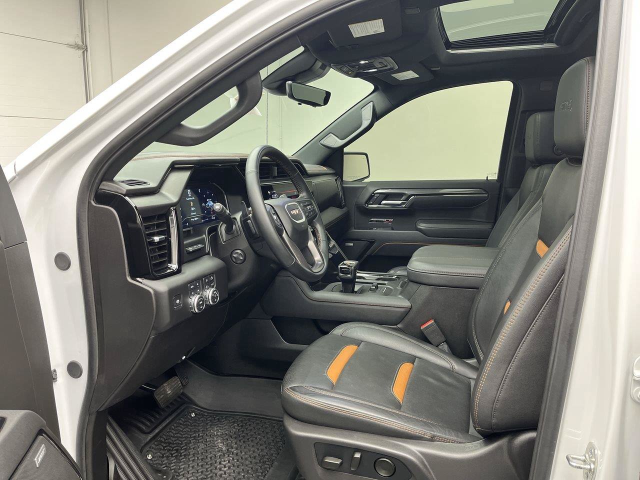 Certified 2025 GMC Sierra 1500 AT4 w/ Technology Package AWD/4WD image 3