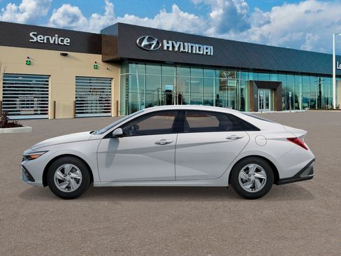 New 2026 Hyundai Elantra SE FWD image 3