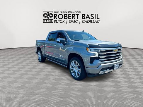 Used 2023 Chevrolet Silverado 1500 High Country w/ High Country Premium Package AWD/4WD image 2