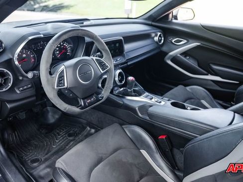 Used 2020 Chevrolet Camaro SS RWD image 3