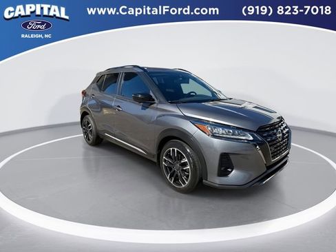 Used 2023 Nissan Kicks SR image 2