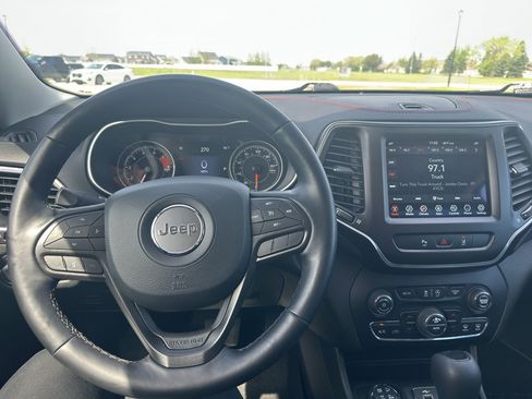 Used 2021 Jeep Cherokee Trailhawk AWD/4WD image 13