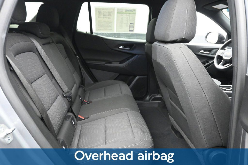 Used 2025 Chevrolet Equinox LT w/ Safety and Technology Package FWD image 11