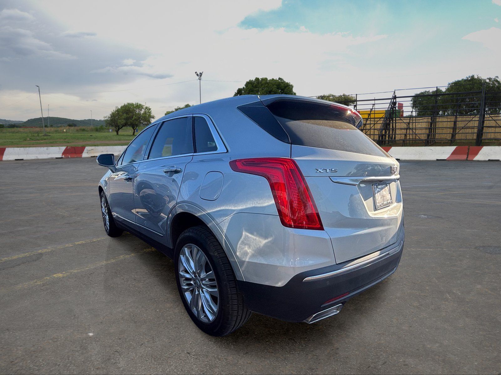 Used 2017 Cadillac XT5 Premium Luxury FWD image 4