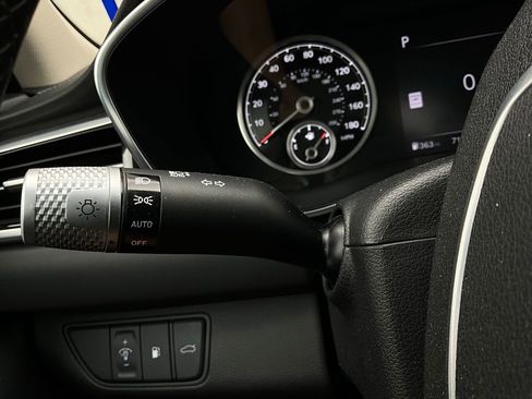 Used 2025 Genesis G70 2.5T image 38