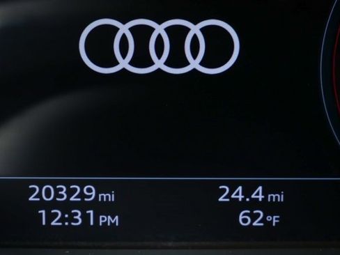 Used 2023 Audi e-tron GT Prestige image 9