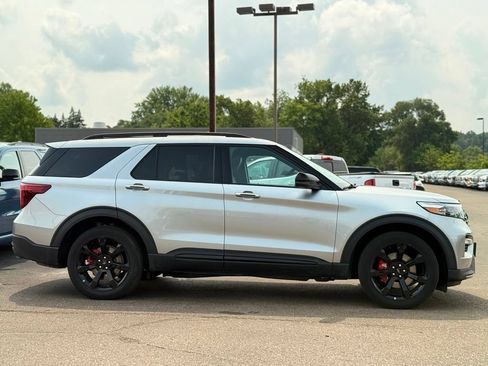 Certified 2024 Ford Explorer ST w/ Technology Package AWD/4WD image 34