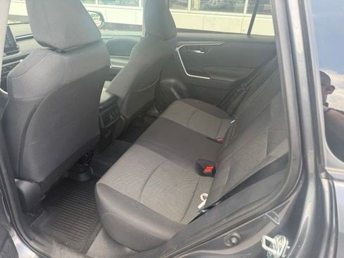 Used 2021 Toyota RAV4 XLE AWD/4WD image 11