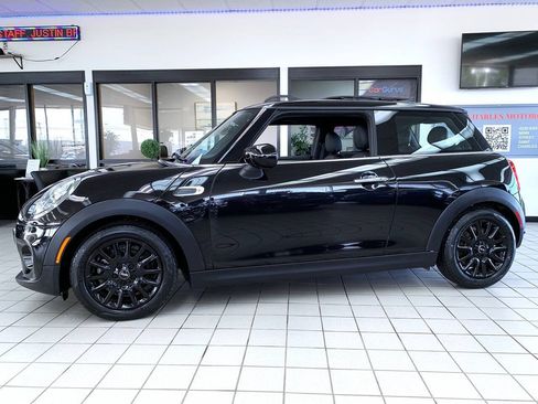 Used 2020 MINI Cooper 2-Door Hardtop FWD image 3