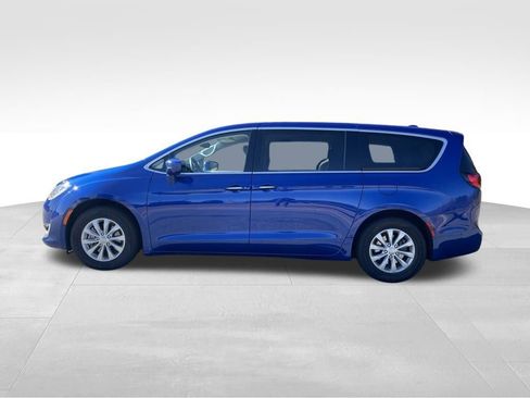 Used 2019 Chrysler Pacifica Touring Plus image 8