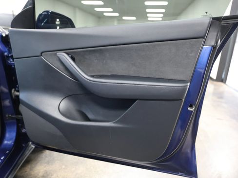 Used 2022 Tesla Model Y Long Range image 29