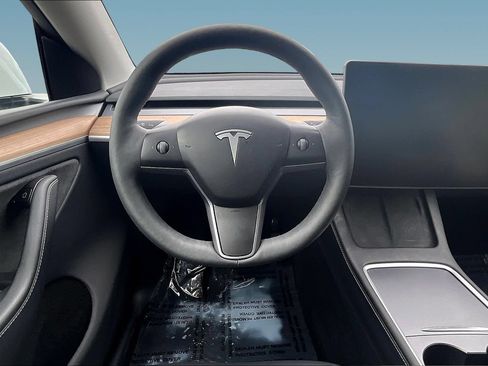 Used 2024 Tesla Model Y Long Range AWD/4WD image 8