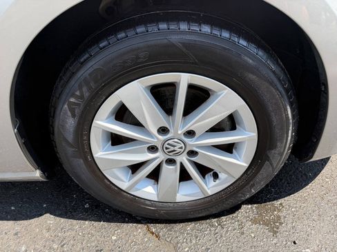 Used 2015 Volkswagen Golf S FWD image 6