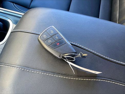 Used 2024 GMC Acadia Elevation w/ Black Edition image 10