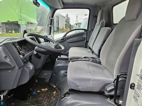 Used 2021 Isuzu NPR image 13