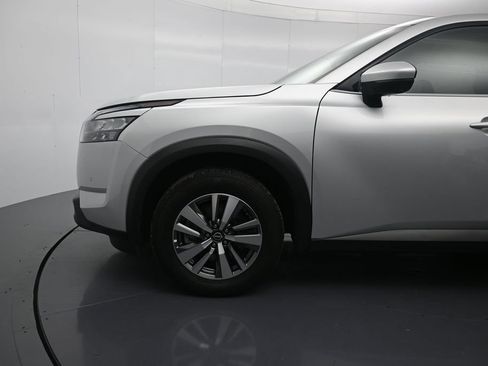 Certified 2025 Nissan Pathfinder SL FWD image 9