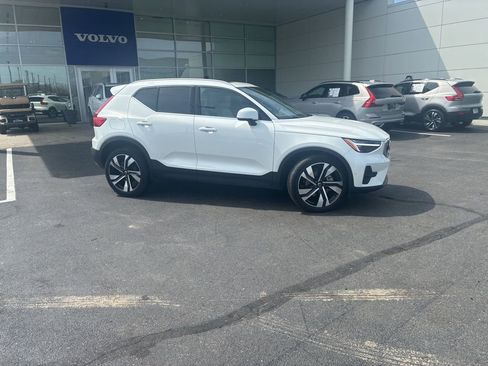 Certified 2024 Volvo XC40 B5 Ultimate w/ Climate Package image 2