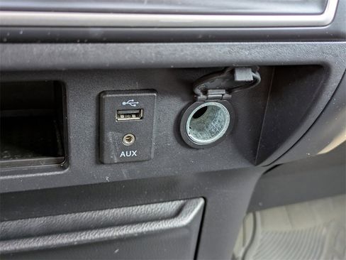 Used 2018 Nissan Titan S image 21