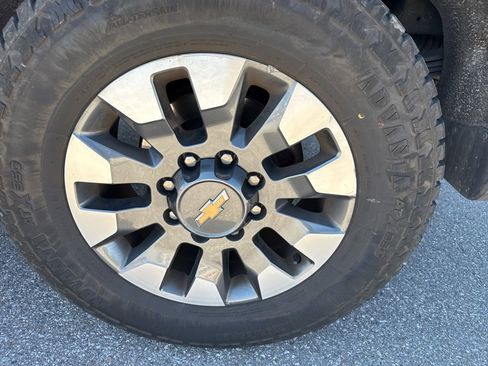 Used 2022 Chevrolet Silverado 2500 LT w/ Convenience Package image 17