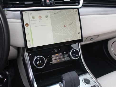 Used 2022 Jaguar XF R-Dynamic SE AWD/4WD image 17