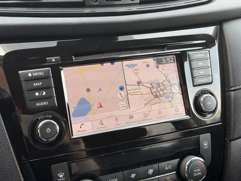 Used 2019 Nissan Rogue SV w/ Premium Package image 29