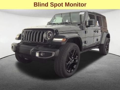 Used 2025 Jeep Wrangler Unlimited Sahara w/ Safety Group AWD/4WD image 4