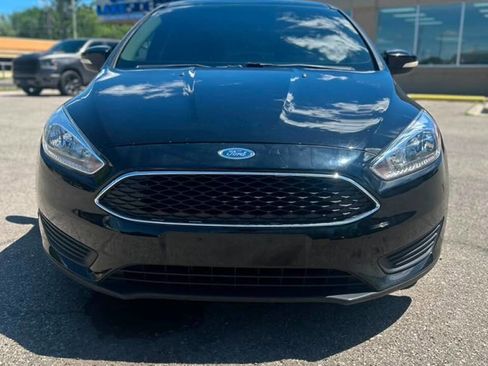 Used 2017 Ford Focus SE w/ Cold Weather Package FWD image 2
