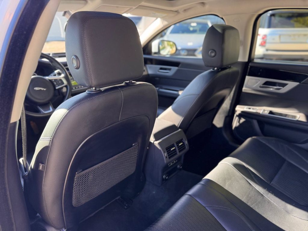 Used 2018 Jaguar XF Prestige AWD/4WD image 22