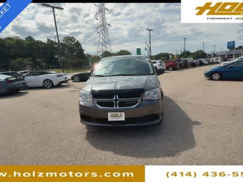Used 2016 Dodge Grand Caravan SE w/ Quick Order Package 29E SE FWD image 3