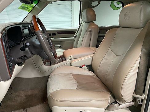 Used 2005 Cadillac Escalade 2WD image 9