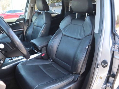 Used 2017 Acura MDX FWD image 2